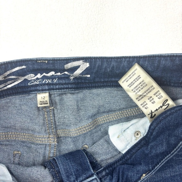 Seven 7 Med Midrise Wash Embroider Faded Whiskered Stretch Denim Shorts Size 12 - Picture 9 of 10